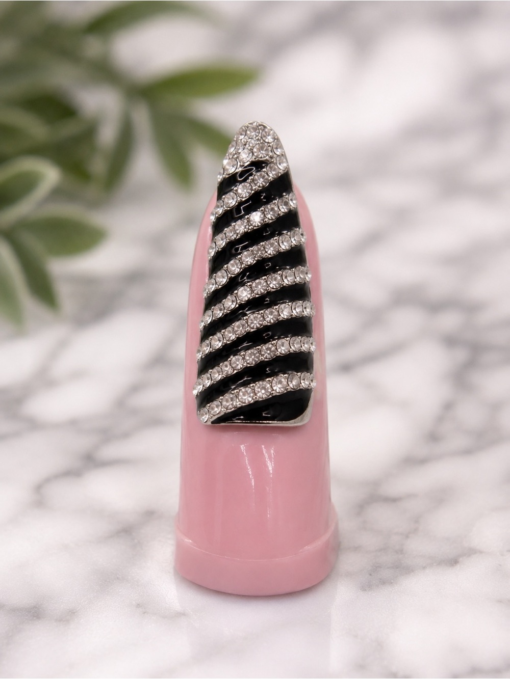 Spike Striped Crystal Finger Nail Ring‎